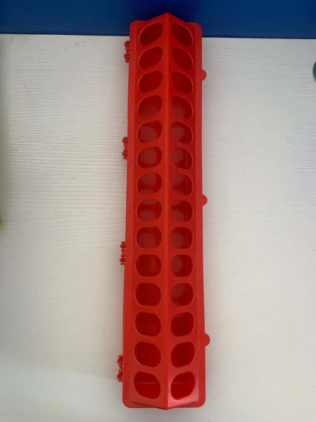Big flip top feeder